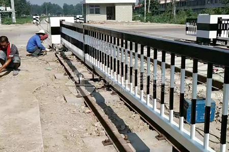 鐵路道口欄門